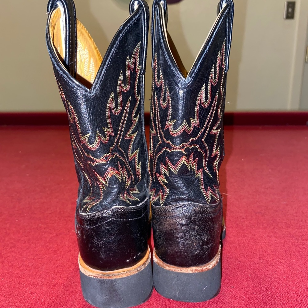 Boots - Picture 3 of 5